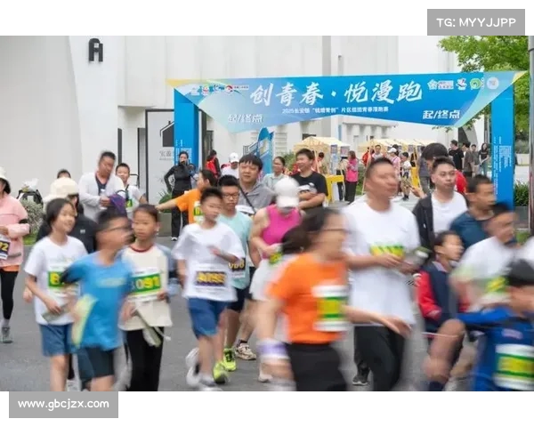 赛场逆行奋力奔跑感动无数网友 跑者接受记者专访分享背后故事 赛场逆行奋力奔跑感动无数网友 跑者接受记者专访分享背后故事